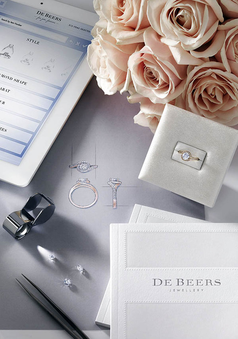 De Beers 鑽石戒指。